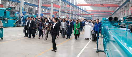 ug环球会员注册盛宴，东盟十国代表在山河智能很享受