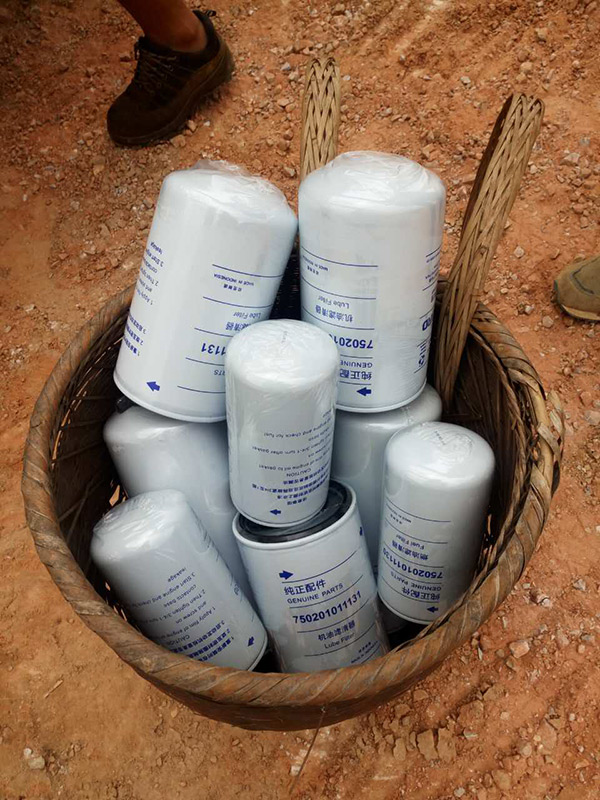 他们，用小小背篓背出山河大情怀