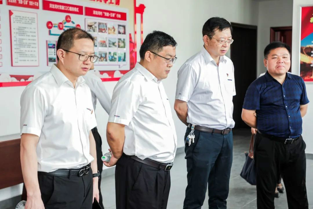 山河智能党委赴浔龙河交流学习