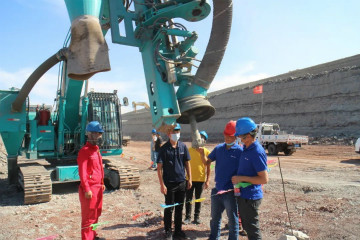 晚上八九点钟的太阳——山河智能服务万里行新疆纪实