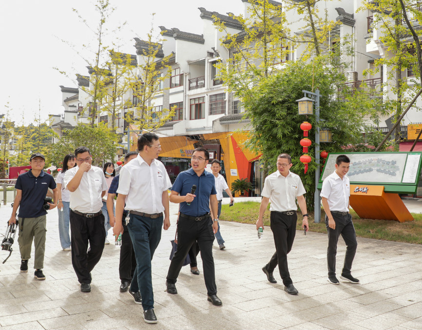 山河智能党委赴浔龙河交流学习