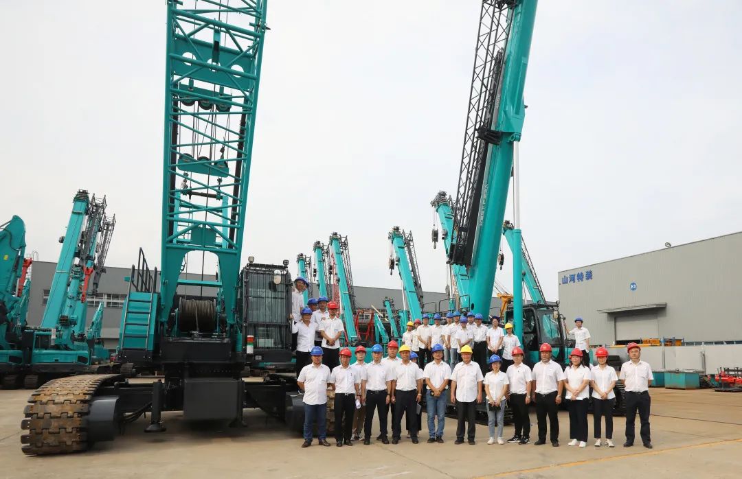 双鹰翱翔，“E”往无前！——山河智能新一代E系列起重机下线！