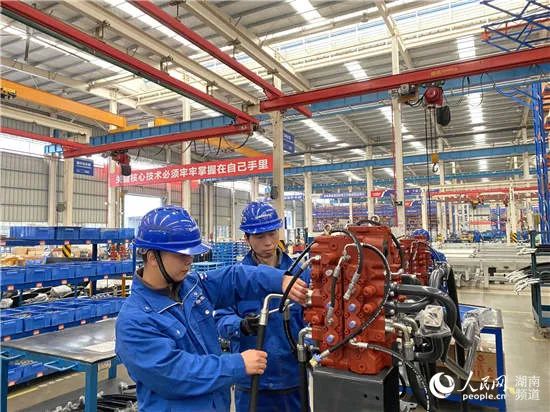 人民网头版头条:凭借先导式创新,山河智能让“中国制造”成为高质量的代名词