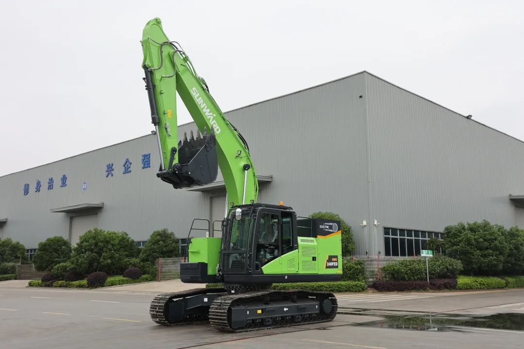 征战川藏铁路!山河智能新一代电动挖掘机成功交付