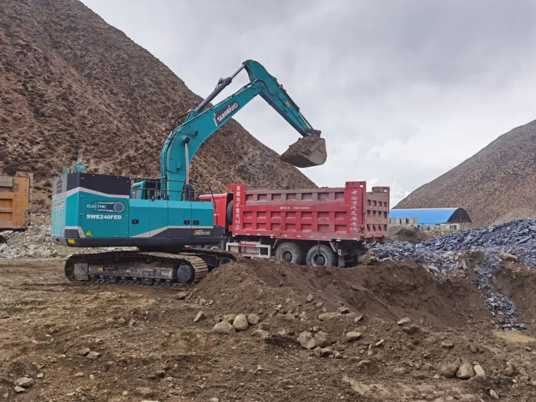 征战川藏铁路！山河智能新一代电动挖掘机成功交付