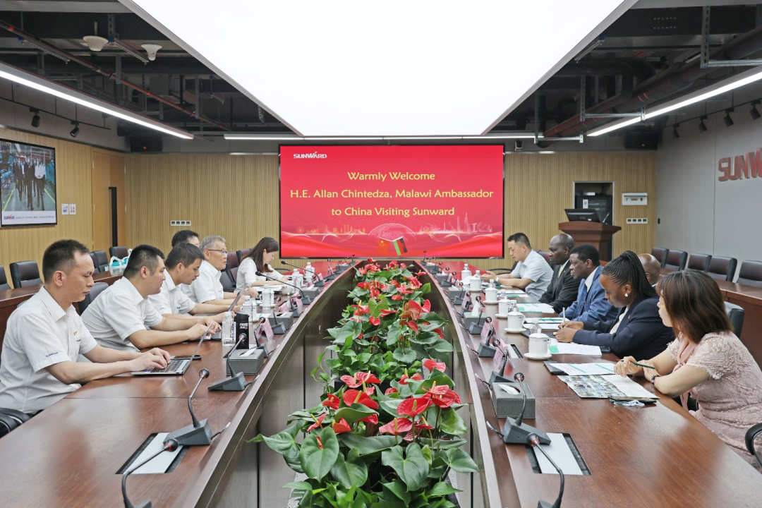 马拉维大使一行考察山河智能
