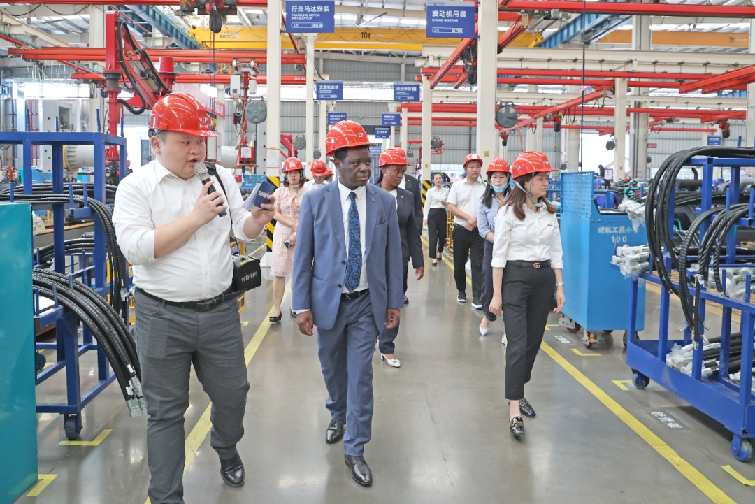 马拉维大使一行考察山河智能