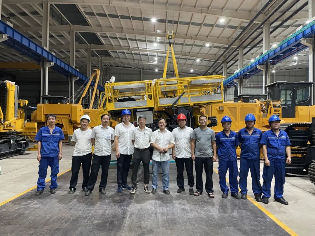 为铁路运输保驾护航!山河智能自主研制首套三平台作业装置成功交付