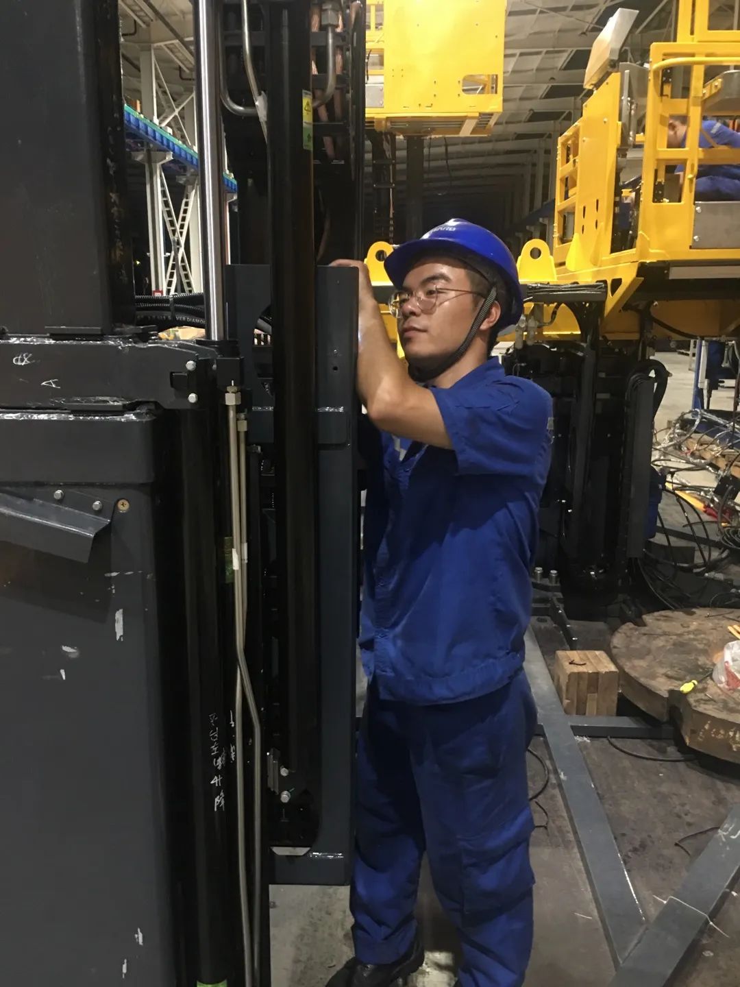 为铁路运输保驾护航!山河智能自主研制首套三平台作业装置成功交付