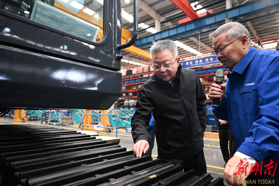 沈晓明调研山河智能