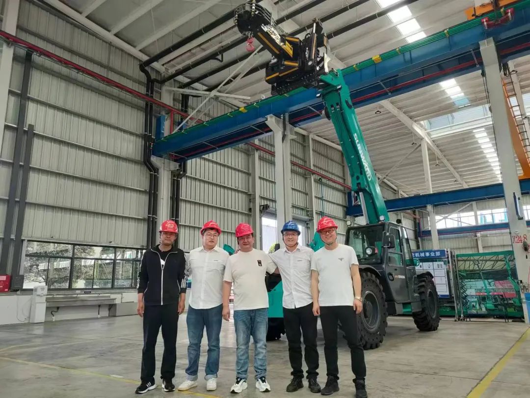 独家定制!山河智能油缸更换机器人顺利下线