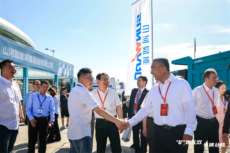 “矿”世无双,纵横丝路!山河智能亮相第十三届新疆国际矿业与装备博览会