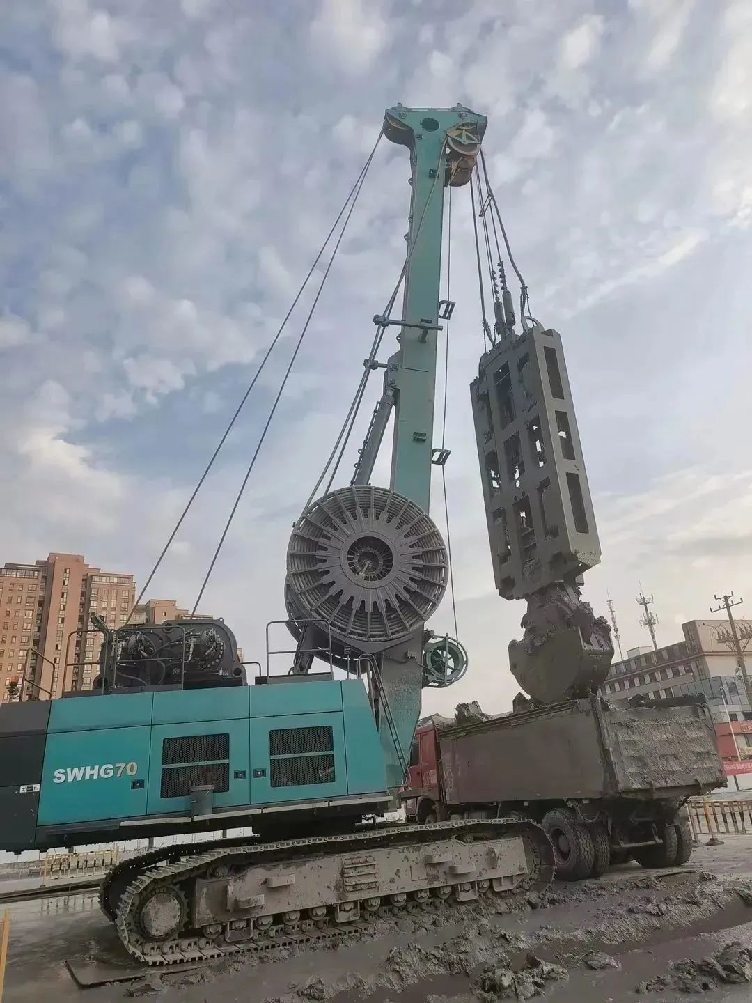 助力国内国际重大工程!山河智能液压抓斗实力“出圈”