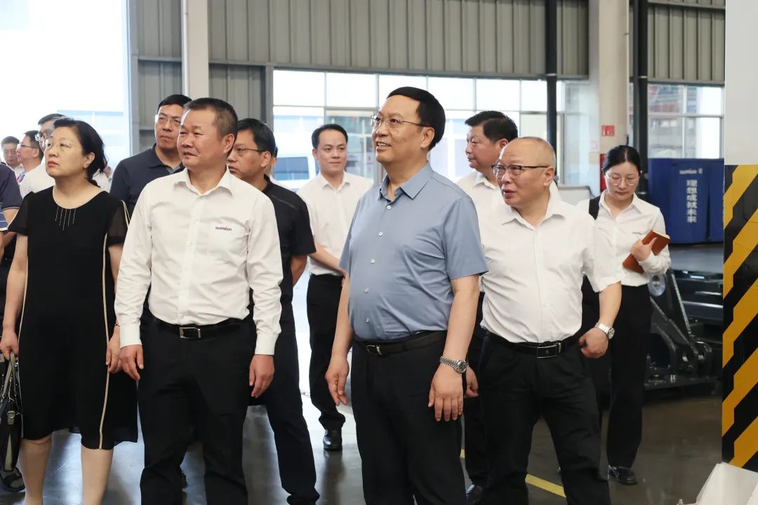 中宣部社科领域专家学者到山河智能调研高质量发展