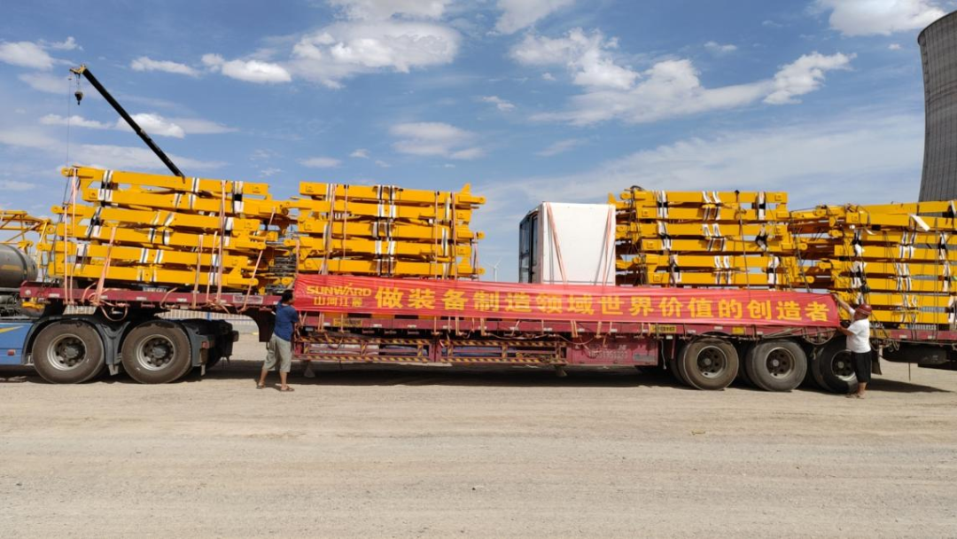 大漠戈壁展雄姿！山河江麓塔机助力常乐电厂项目