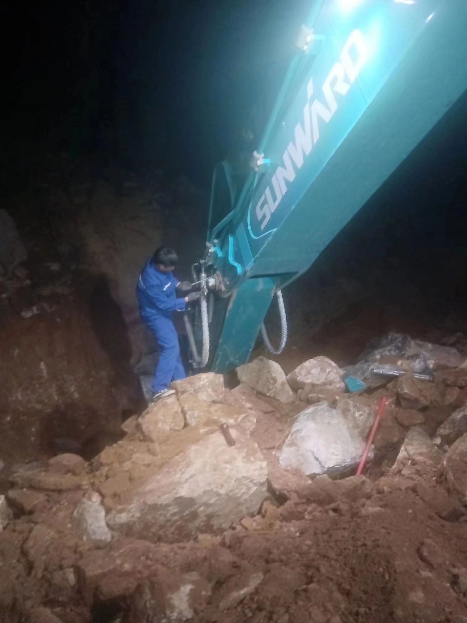 一线“热”闻 | 专业售后，用心服务！山河智能挖掘机服务万里行一直在路上