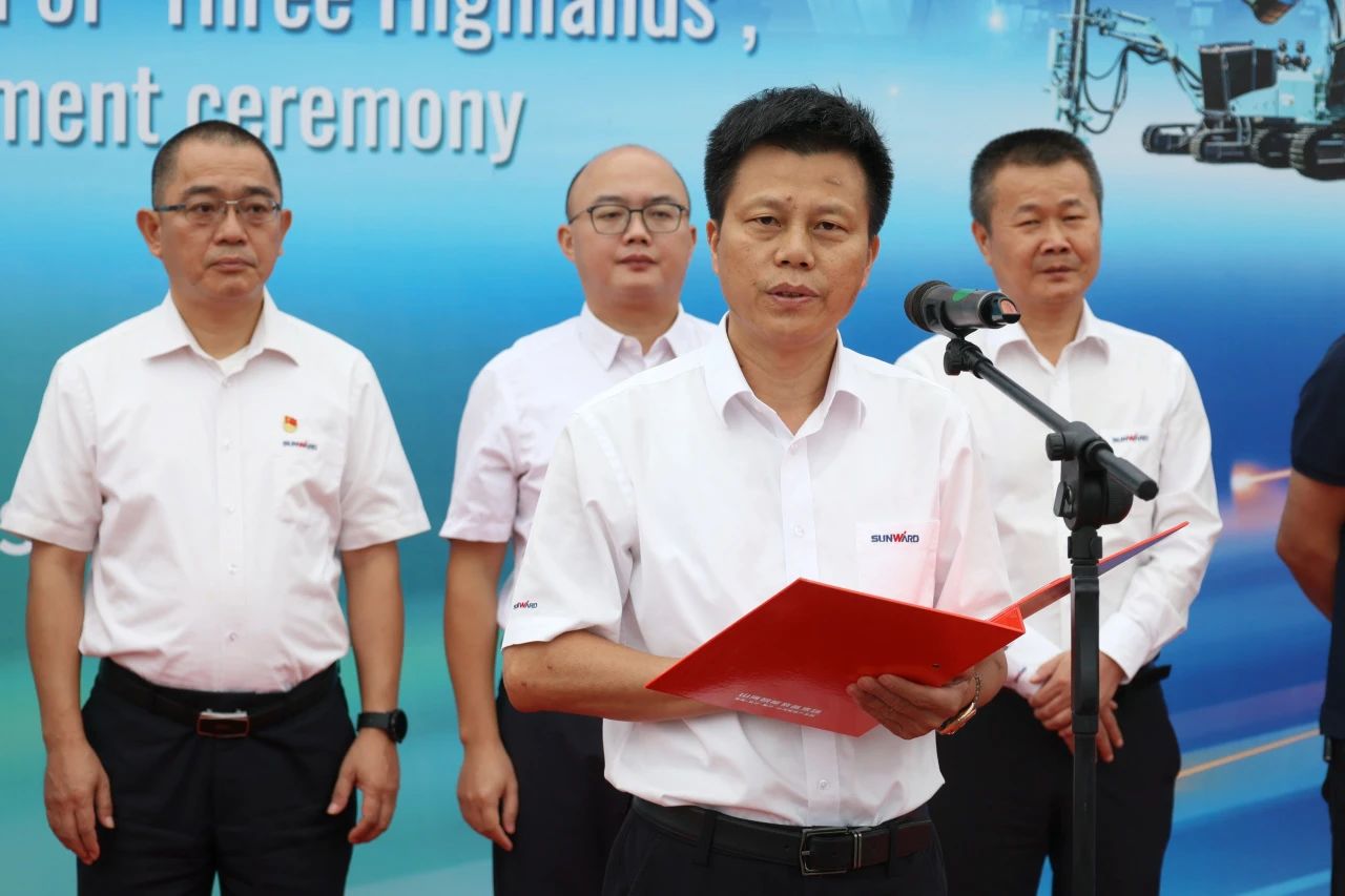 持续进军国际市场！山河智能近百台设备集中发货