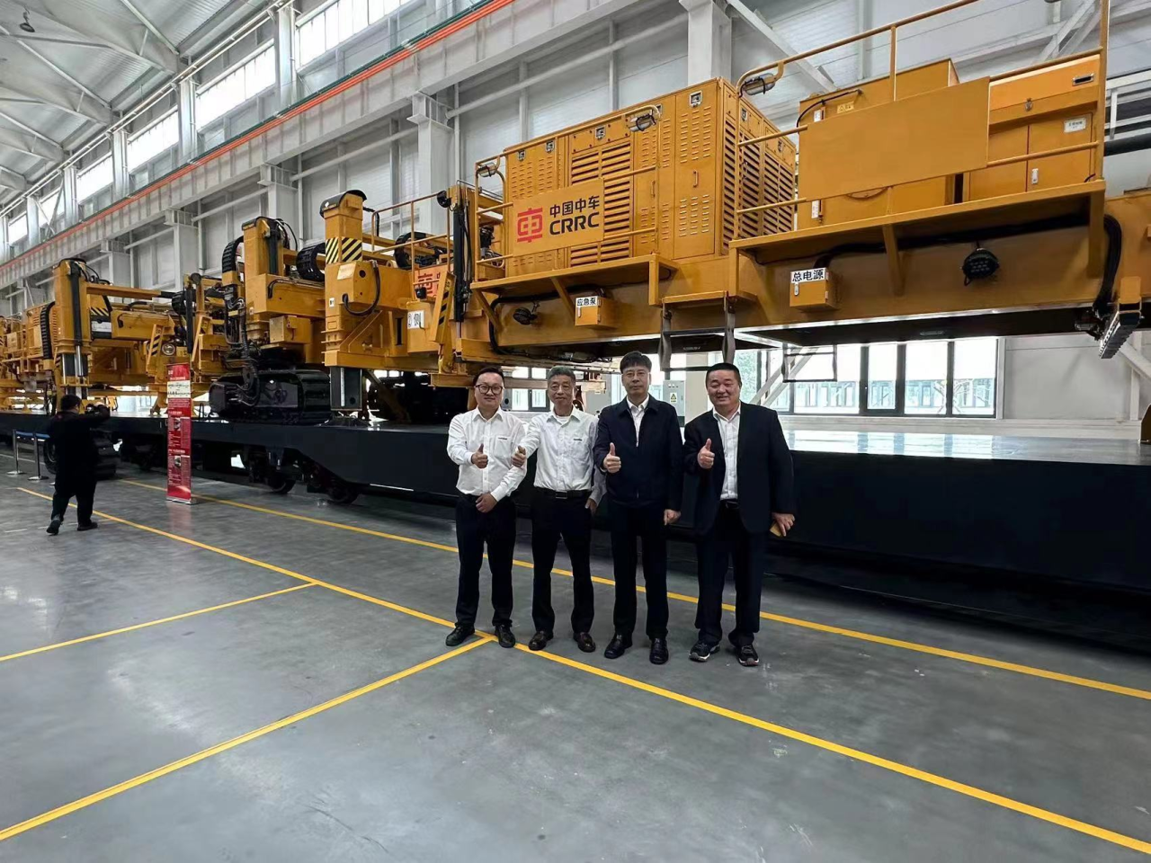 CPH-30J道岔铺换机组全球发布!山河智能与宝鸡中车时代共绘铁路装备新篇章!