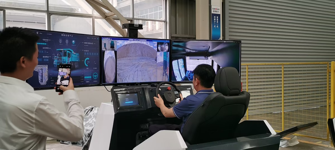 湘潭市工信局带队莅临山河智能开展智能制造现场观摩交流活动