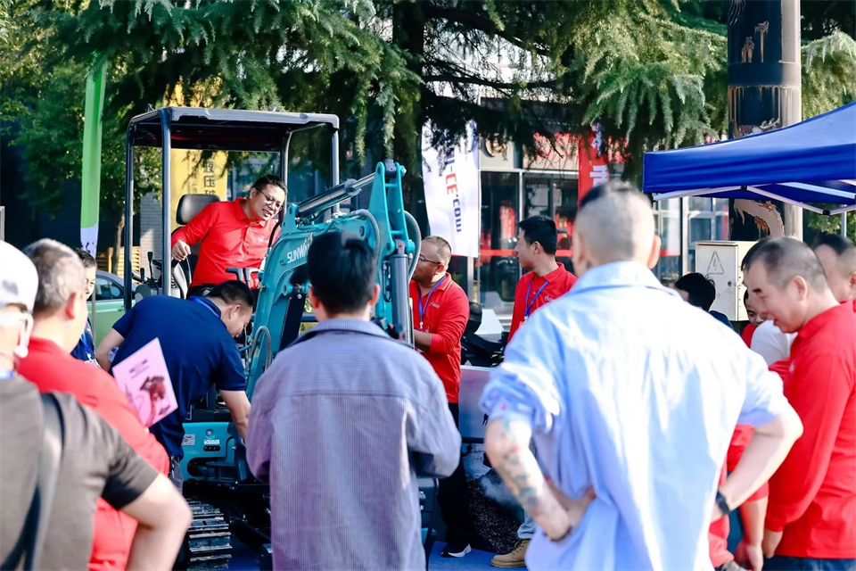 展现“掘”对实力！山河智能亮相2024微挖大会暨小型设备大会