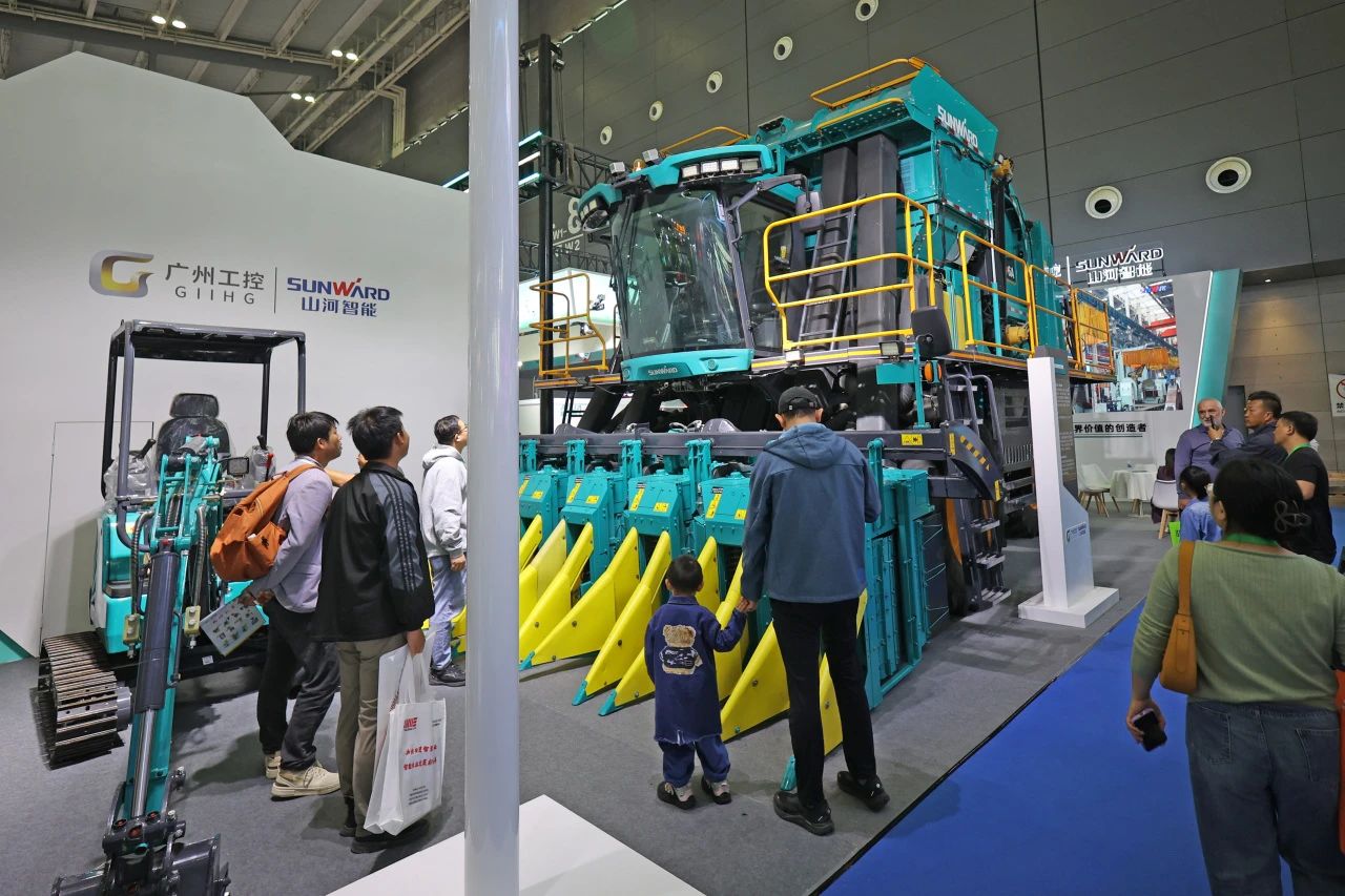 聚焦智能化、无人化！山河智能携多款产品亮相2024中国国际农业机械展