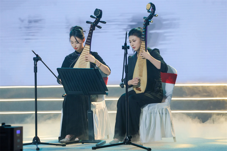 创新引领价值 理想成就未来——庆祝山河智能成立25周年表彰大会暨文艺晚会隆重举行