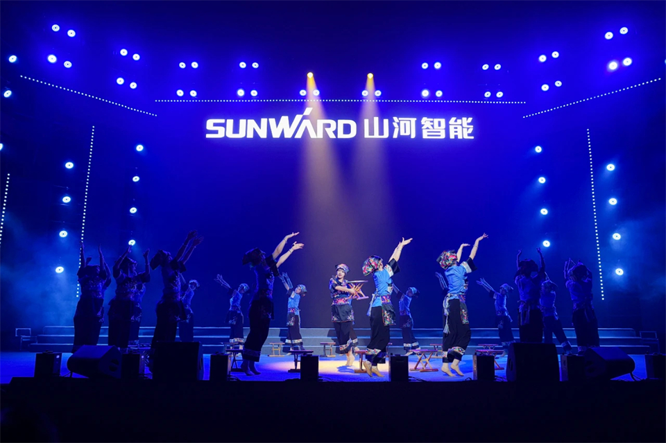 创新引领价值 理想成就未来——庆祝山河智能成立25周年表彰大会暨文艺晚会隆重举行