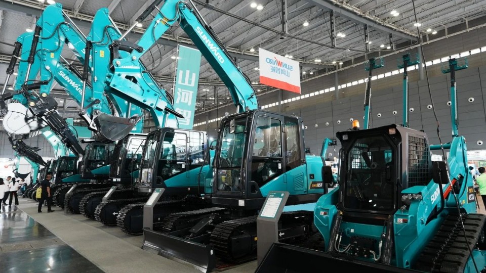2025 CICEE | 从单一工具迈向多元化解决方案，山河智能呈现非凡挖掘机风采
