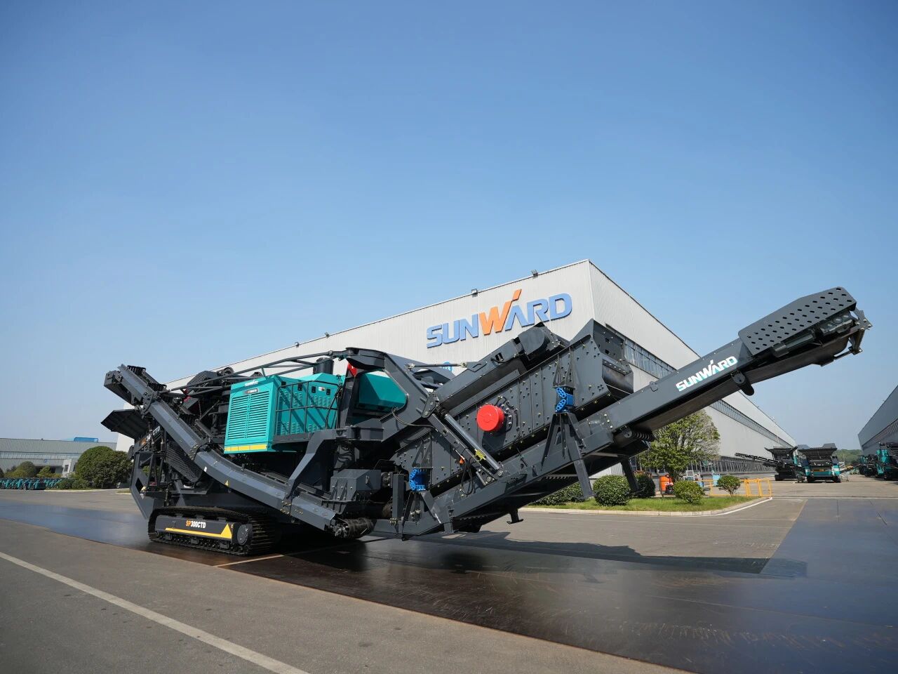 破局国际市场,无惧极寒工况!山河智能SP300CTD柴电两用圆锥破碎站成功下线