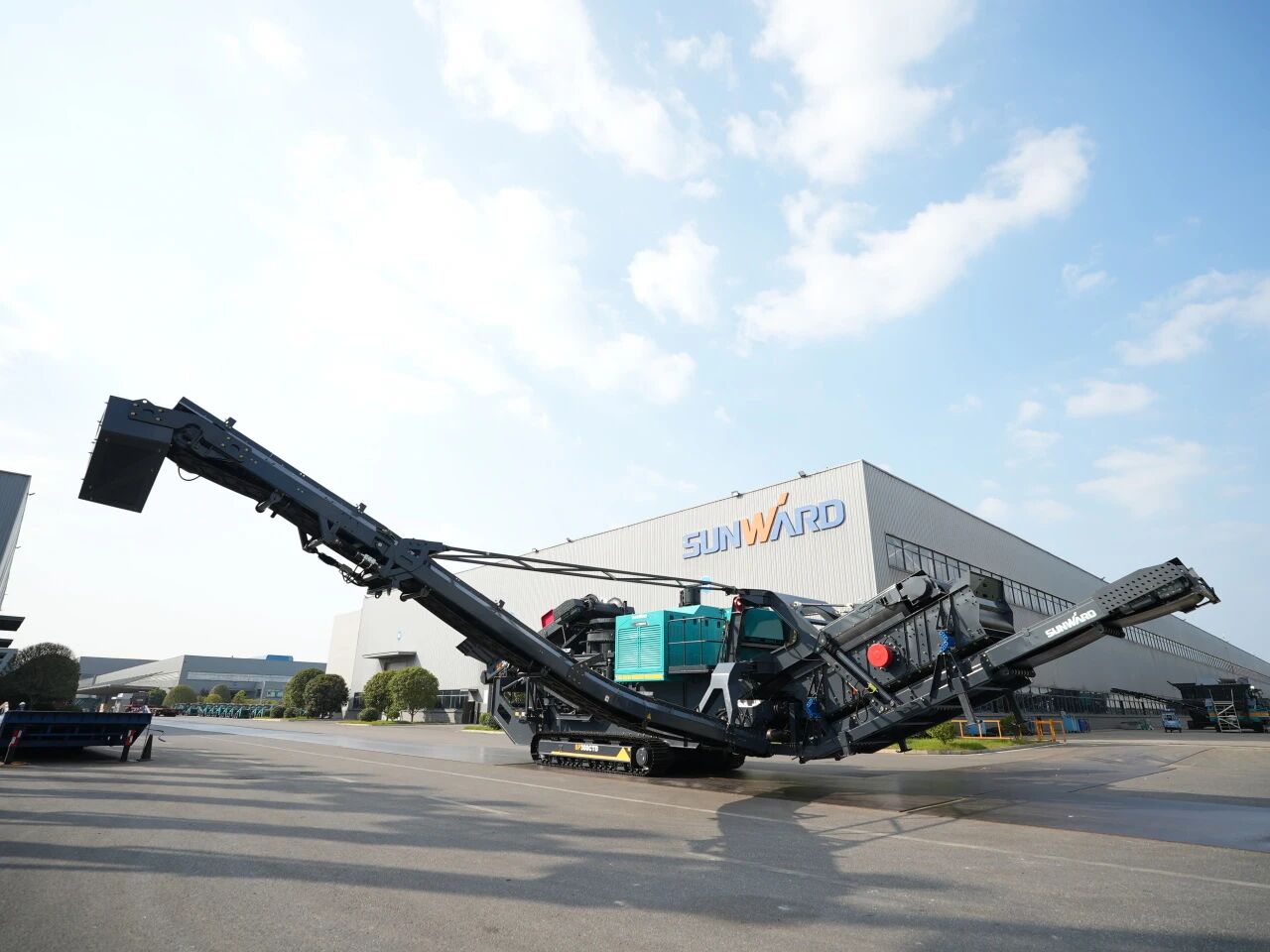 破局国际市场,无惧极寒工况!山河智能SP300CTD柴电两用圆锥破碎站成功下线