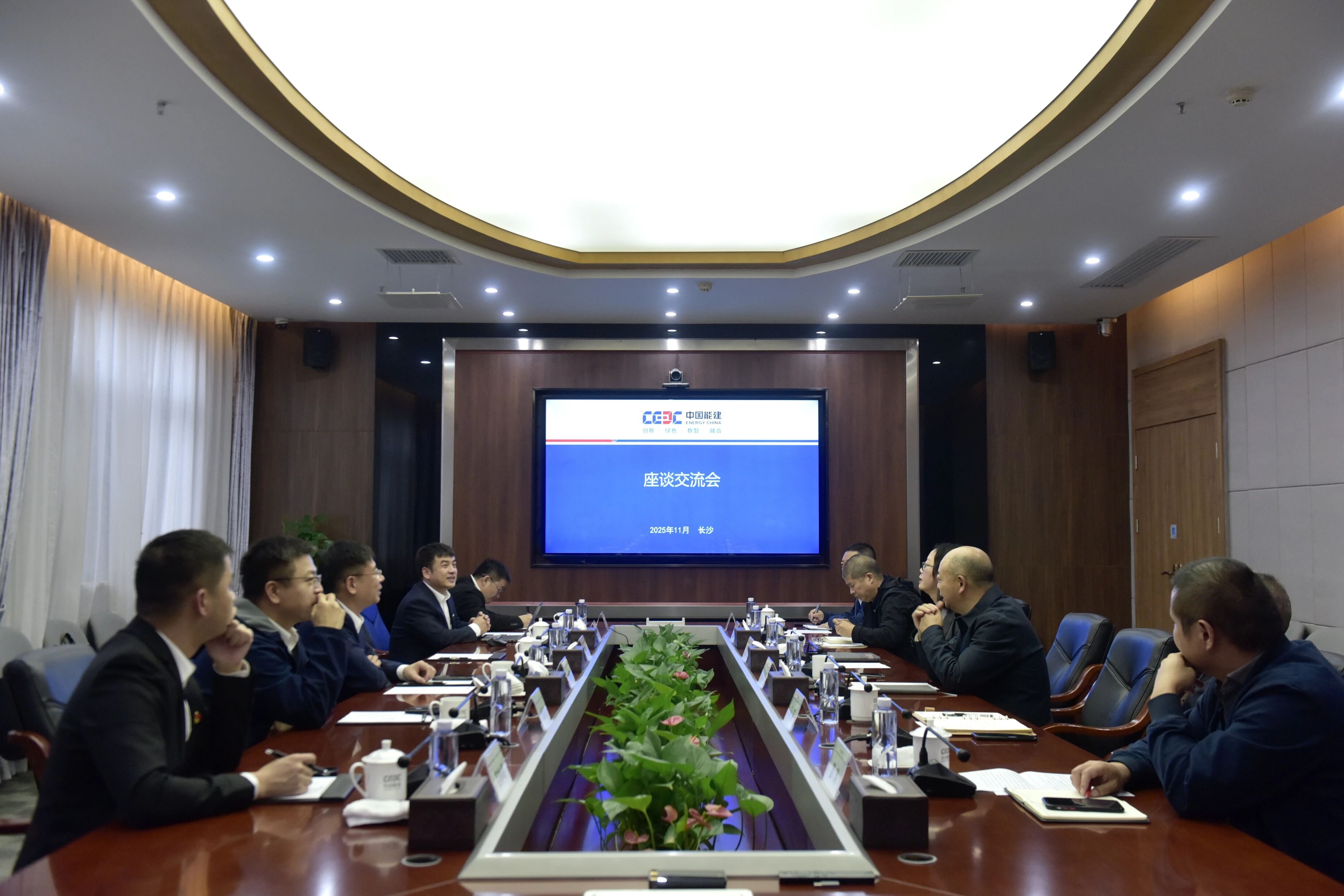 山河智能与易普力开展座谈交流，谱写互利共赢新篇章