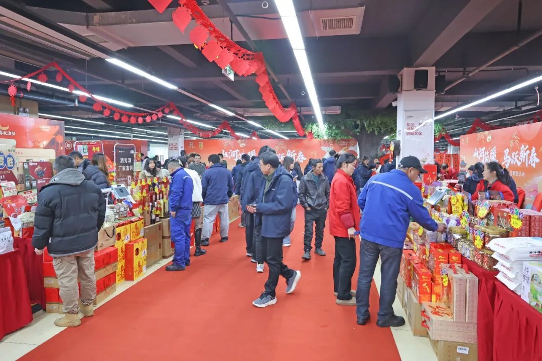 笔墨迎春，祝福暖心！在山河智能“囤”年味、送温暖、迎新春