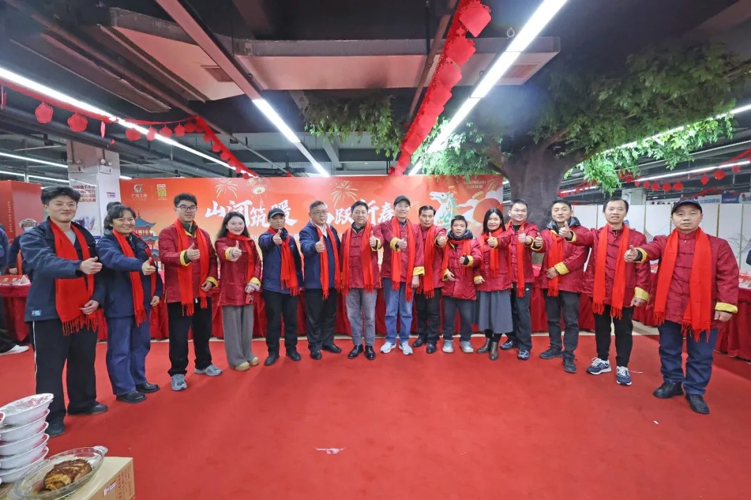 笔墨迎春，祝福暖心！在山河智能“囤”年味、送温暖、迎新春